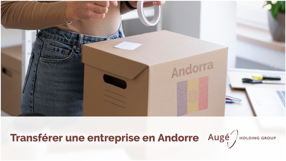 imagen de una chica empaquetando cosas de su empresa